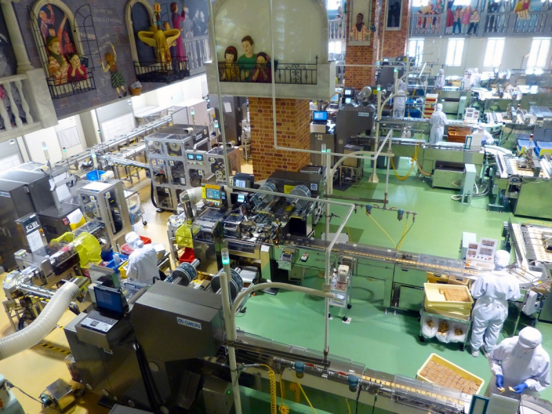 chocolaterie-BOUYON-min_japan_sapporo_chocolate_factory_label_packaging_cookie_machine_operators-961509